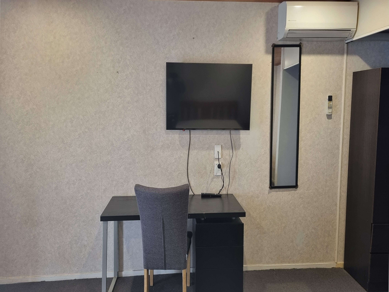 Papakura Crusoe's Motel Slide 1